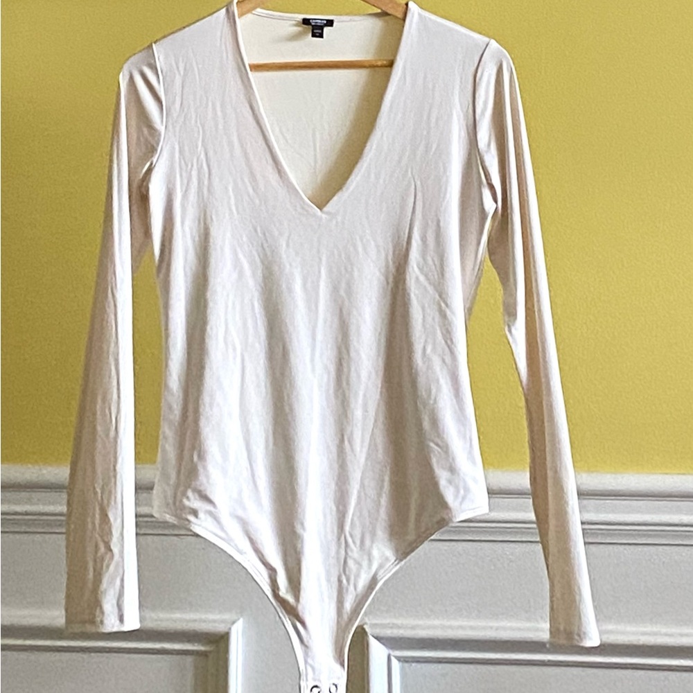 Express V-Neck Compression Top - Picture 2 of 2